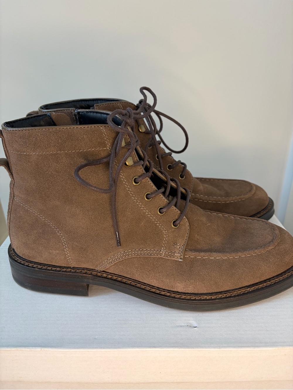 NIB Men’s Suede Lace Up Brown Boots. Size 10.5M - Picture 3 of 8